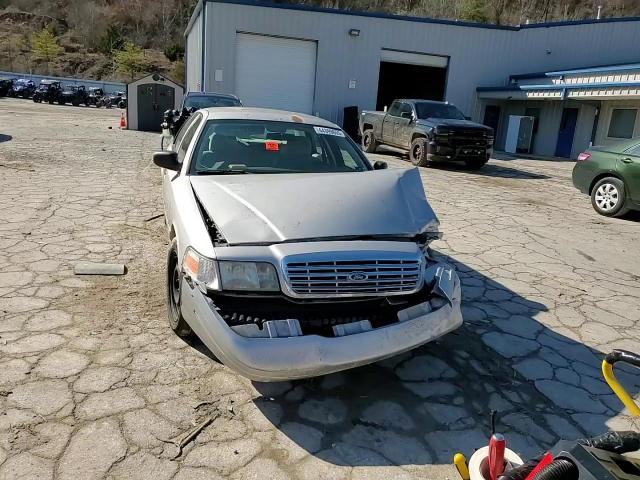 2005 Ford Crown Victoria - Image 10