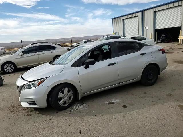 2021 Nissan Versa - Image 11
