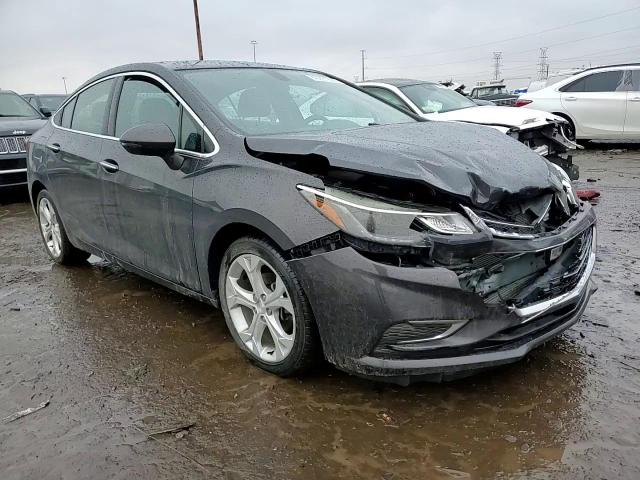 2017 Chevrolet Cruze - Image 11