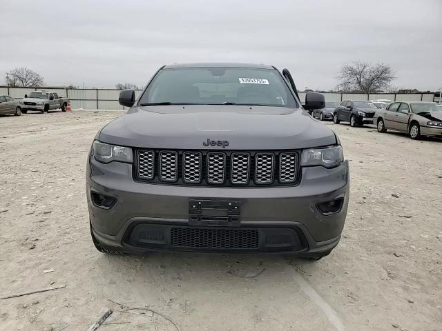 2017 Jeep Grand Cherokee - Image 11