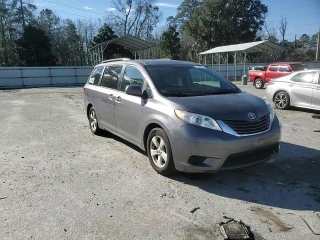2017 Toyota Sienna - Image 11