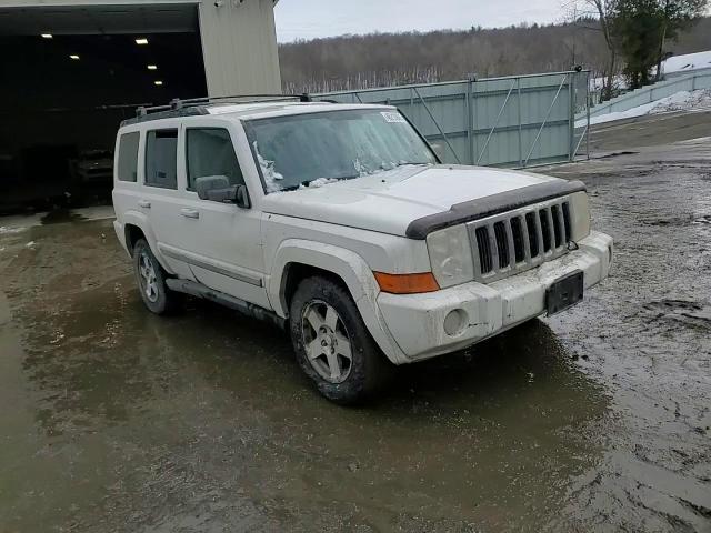 2010 Jeep Commander - Image 11