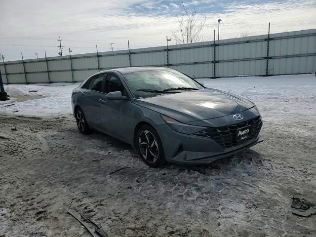 2022 Hyundai Elantra - Image 11