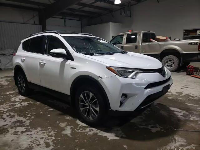 2017 Toyota RAV 4 - Image 12