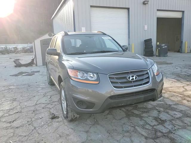 2010 Hyundai Santa Fe - Image 11