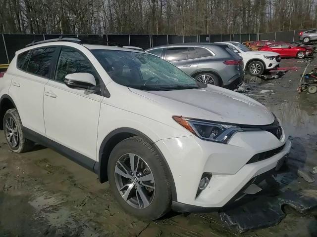 2018 Toyota RAV 4 - Image 12