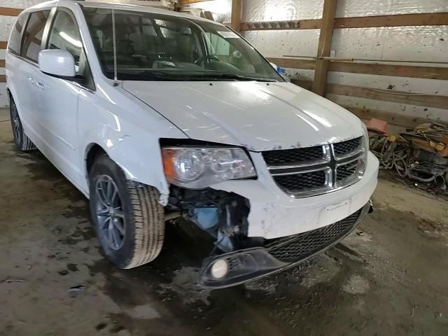 2017 Dodge Caravan - Image 14