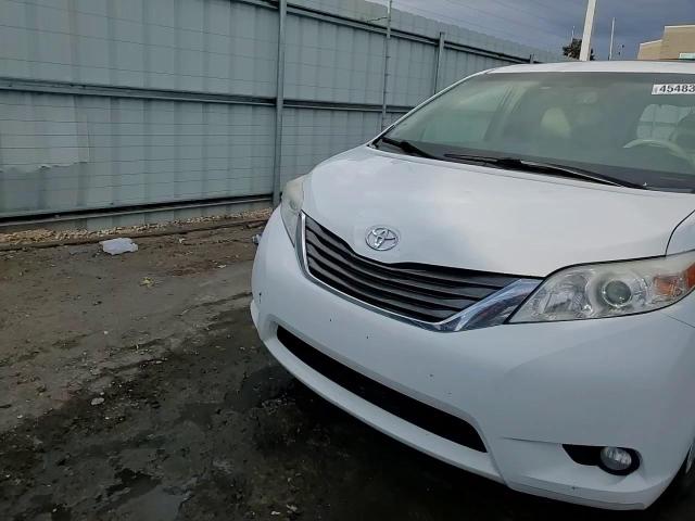 2014 Toyota Sienna - Image 15