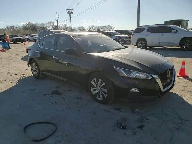2019 Nissan Altima - Image 11
