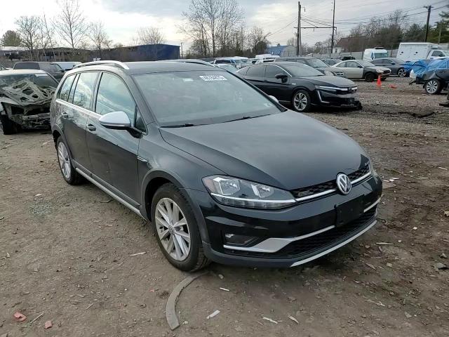 2019 Volkswagen Golf - Image 10