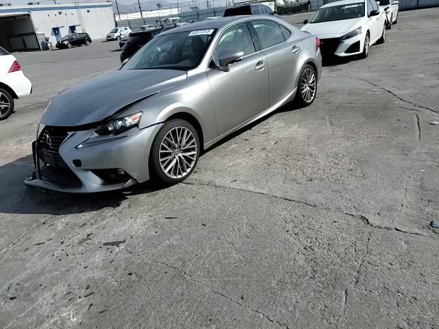 2015 Lexus IS - Image 11