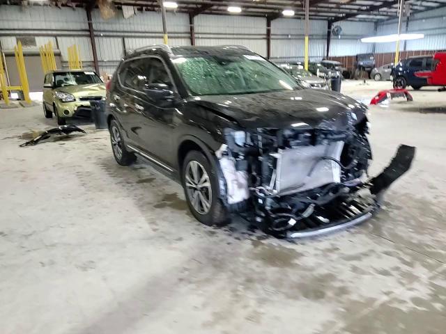 2018 Nissan Rogue - Image 12
