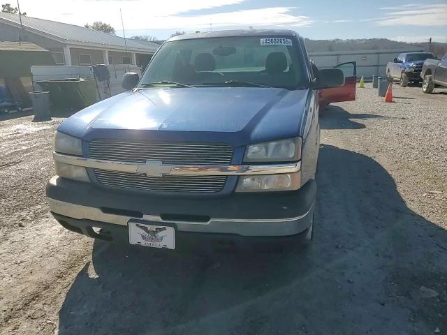 2004 Chevrolet Silverado - Image 11