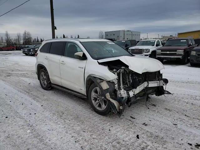 2017 Toyota Highlander - Image 11