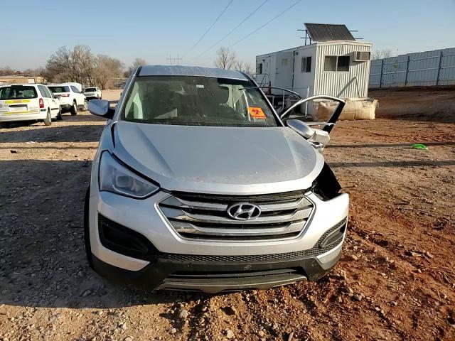 2016 Hyundai Santa Fe - Image 12
