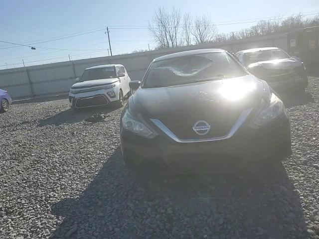 2018 Nissan Altima - Image 11