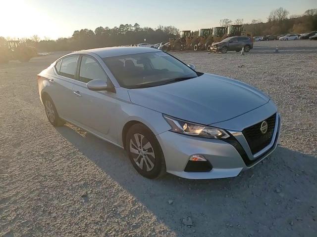 2019 Nissan Altima - Image 11