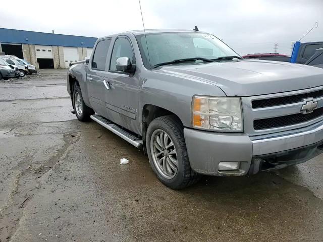 2008 Chevrolet Silverado - Image 11