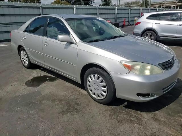 2004 Toyota Camry - Image 11
