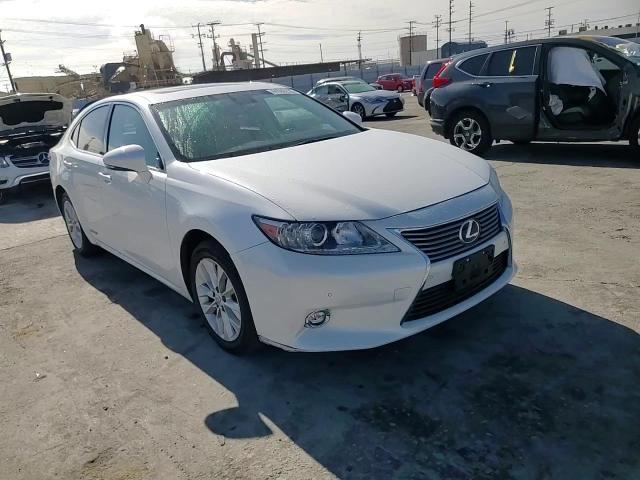 2014 Lexus ES - Image 10