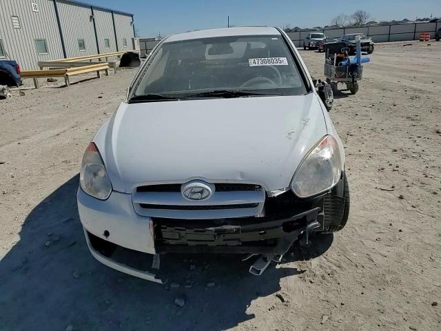 2009 Hyundai Accent - Image 11