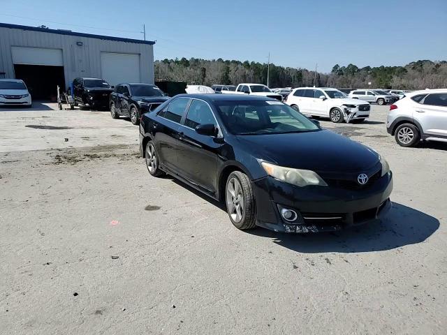 2014 Toyota Camry - Image 13