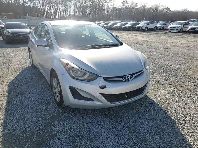 2016 Hyundai Elantra - Image 11