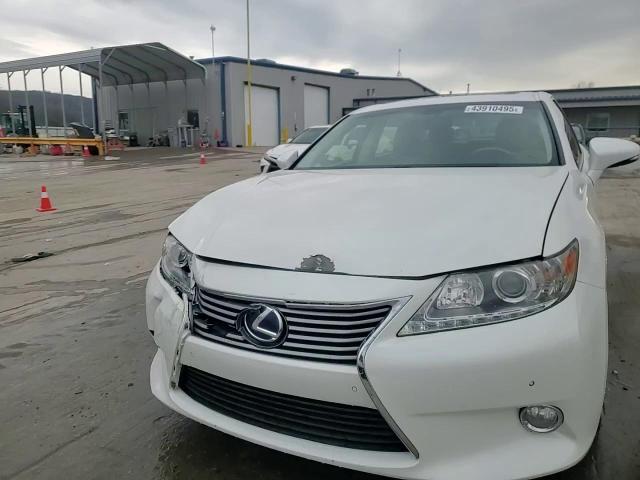 2013 Lexus ES - Image 13