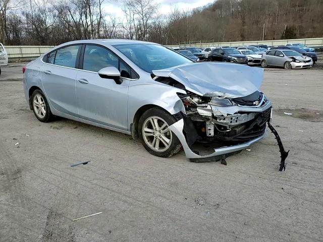 2017 Chevrolet Cruze - Image 10