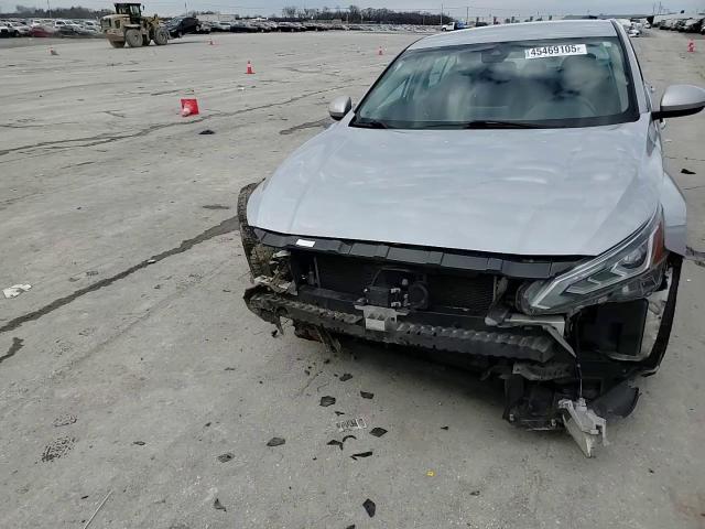2021 Nissan Altima - Image 11