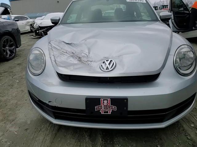 2012 Volkswagen Beetle - Image 11