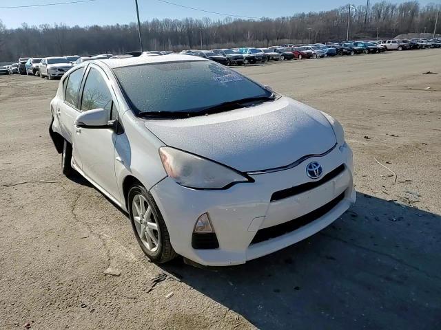 2012 Toyota Prius - Image 11
