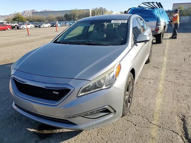 2015 Hyundai Sonata - Image 13