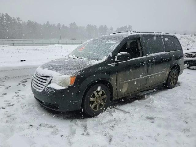 2010 Chrysler Town & Country - Image 11