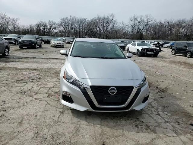 2019 Nissan Altima - Image 11