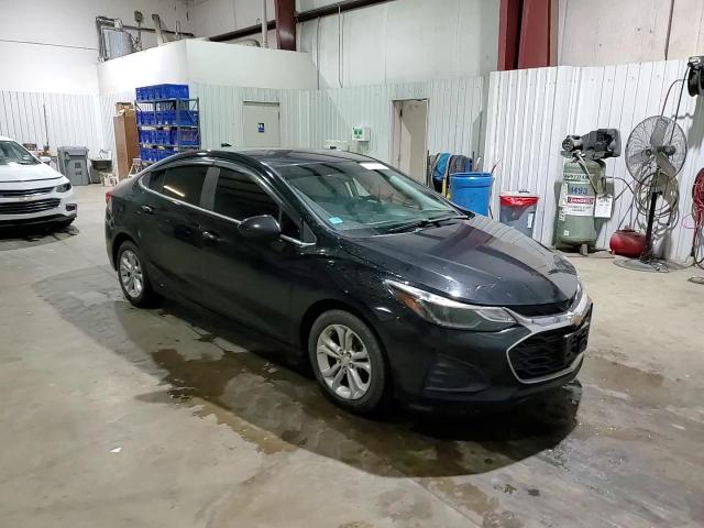 2019 Chevrolet Cruze - Image 10