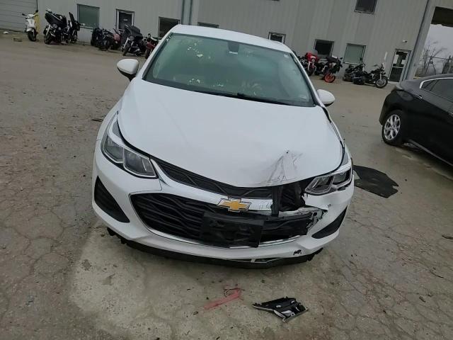 2019 Chevrolet Cruze - Image 10