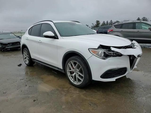 2018 Alfa Romeo Stelvio - Image 12