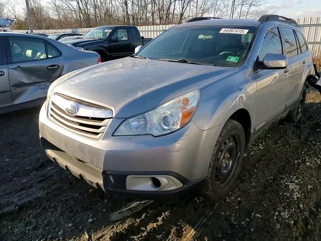 2010 Subaru Outback - Image 13