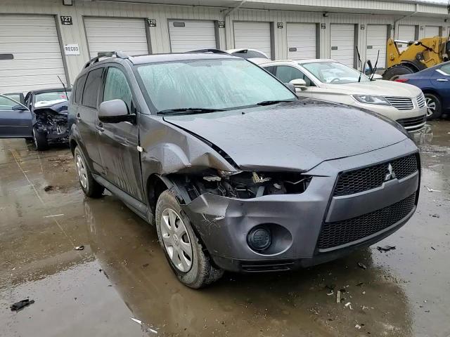 2012 Mitsubishi Outlander - Image 12