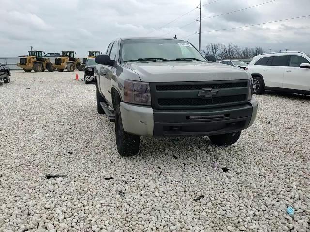 2009 Chevrolet Silverado - Image 11