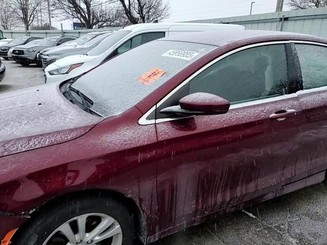 2016 Chrysler 200 - Image 10