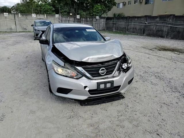 2017 Nissan Altima - Image 11
