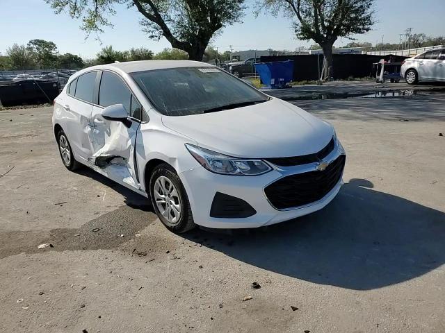 2019 Chevrolet Cruze - Image 11