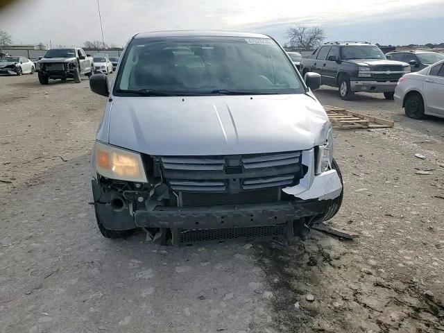 2010 Dodge Caravan - Image 12