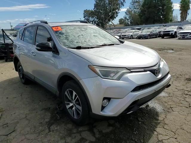 2017 Toyota RAV 4 - Image 12