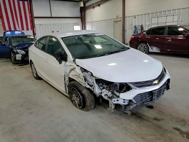 2018 Chevrolet Cruze - Image 10
