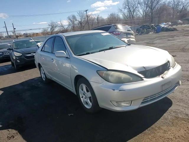 2005 Toyota Camry - Image 11