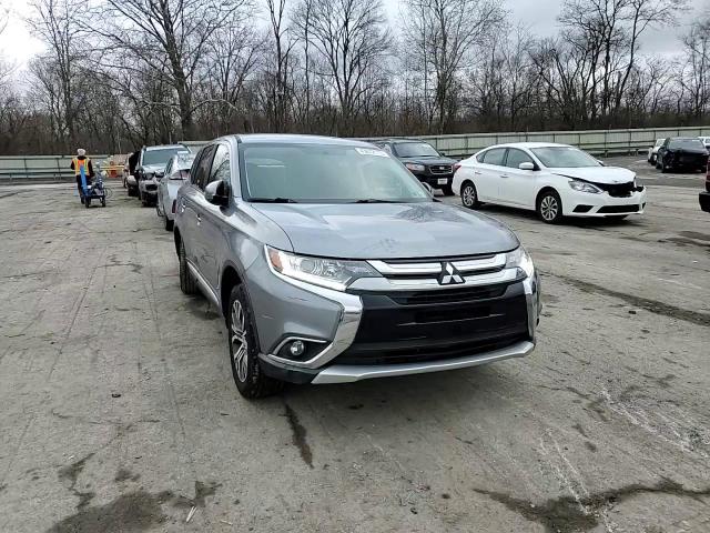 2017 Mitsubishi Outlander - Image 11