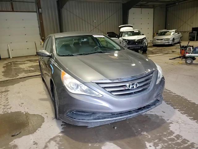 2014 Hyundai Sonata - Image 11